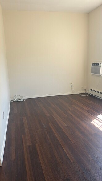 Building Photo - 304 N Wellwood Ave