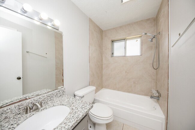 Building Photo - Coming Soon! Southwest Houston 3 bed/2 bat...