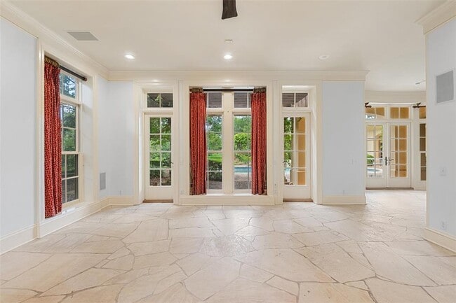 Building Photo - 602 Las Lomas Dr