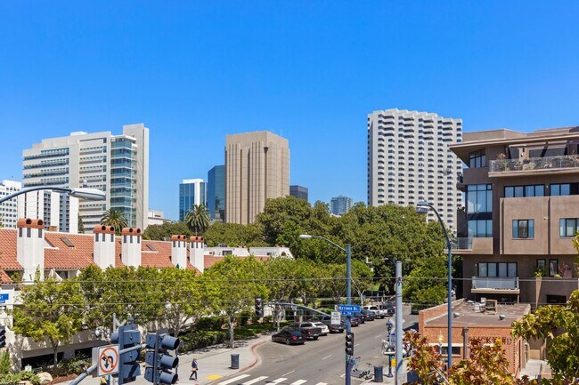 Building Photo - Stunning Marina District 2 Bedroom + a Lof...