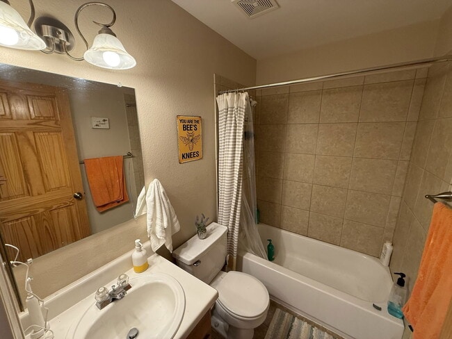 Building Photo - 739 Ponderosa Dr