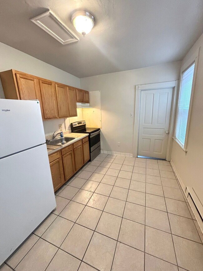 Building Photo - 678 Columbia Ave