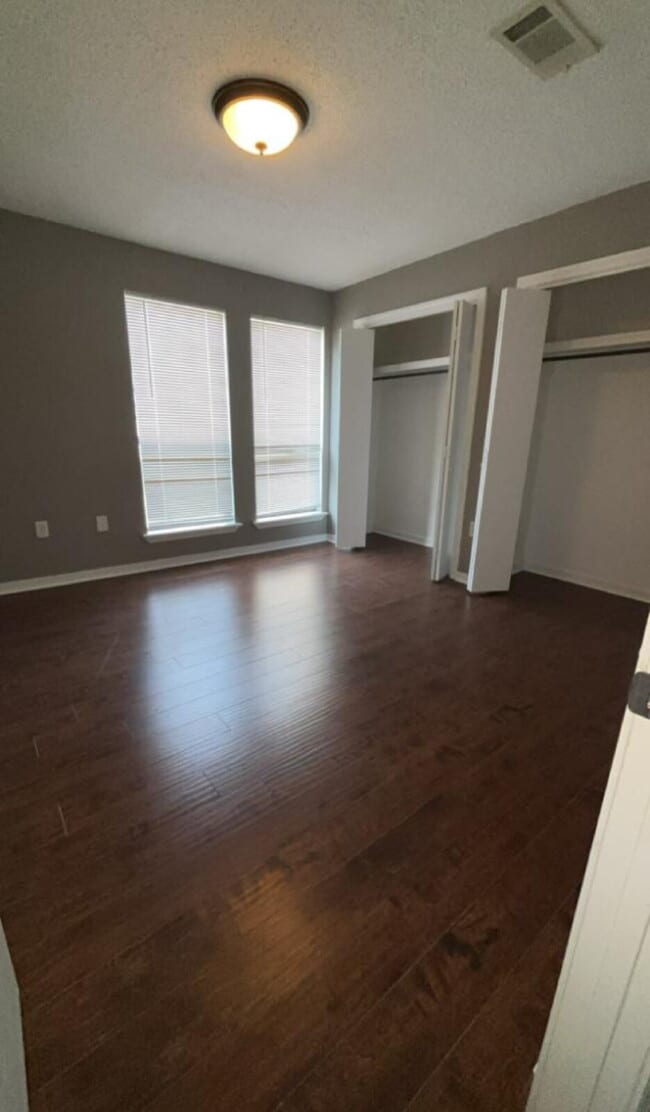 Building Photo - Reservoir living with utilities included for $2200!!