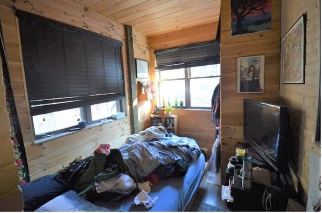 Building Photo - 69 Babcock St