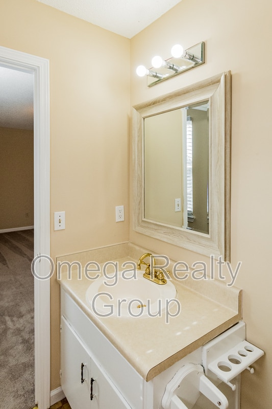 Building Photo - 1031 Oak Blvd