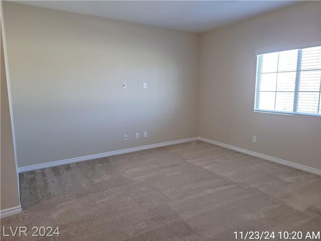 Building Photo - 3-BEDROOM TOWNHOME IN GATED NORTH LAS VEGA...