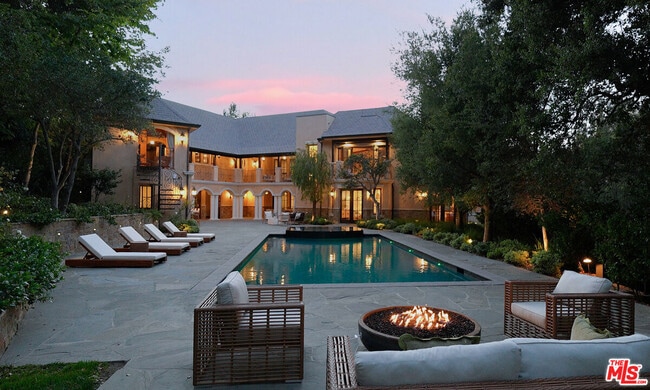 Building Photo - 3911 Oeste Ave