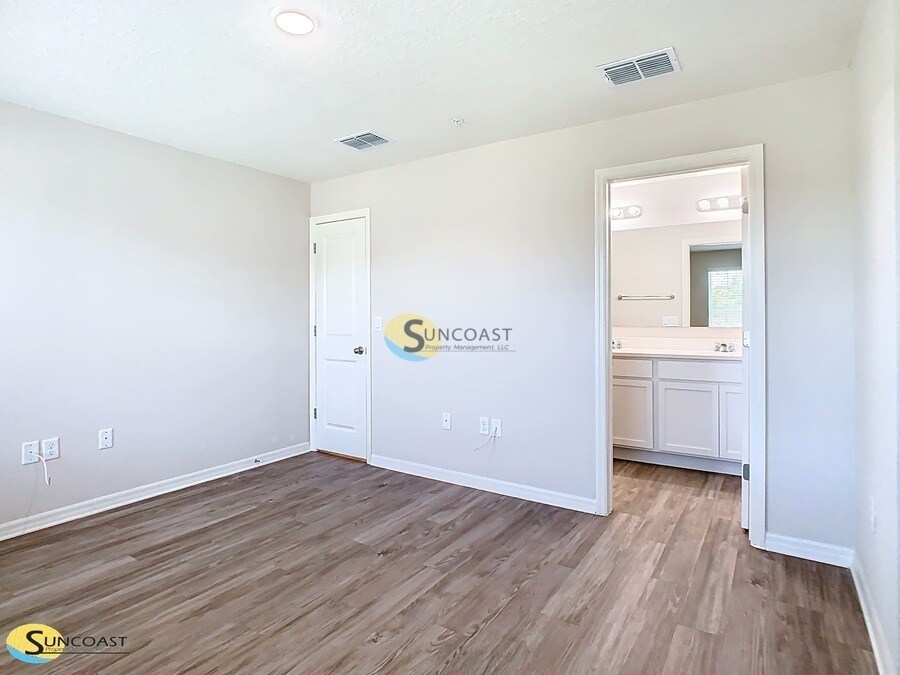 Building Photo - 3821 SW 43rd Ct