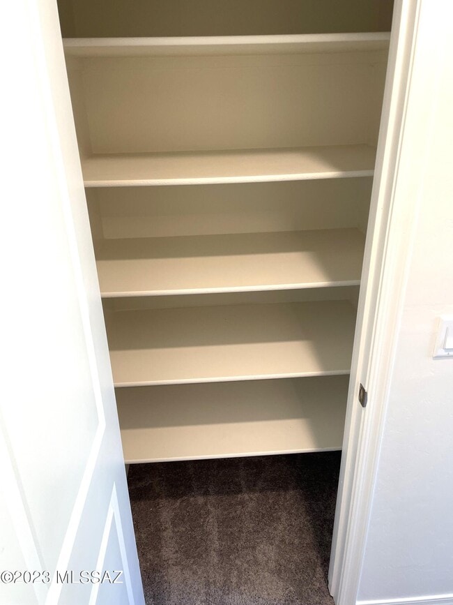 Building Photo - 1127 E Cairn St