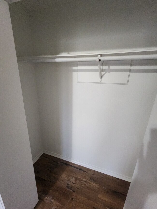 Building Photo - 3 bed 2 bath 2 car garage!