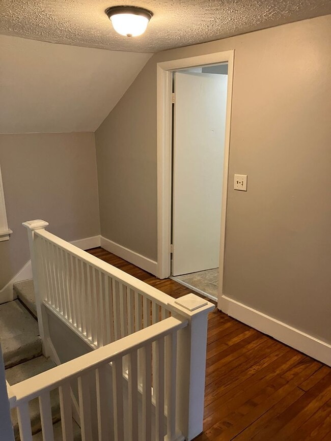 Building Photo - Remodeled Eastwood 3 bedroom