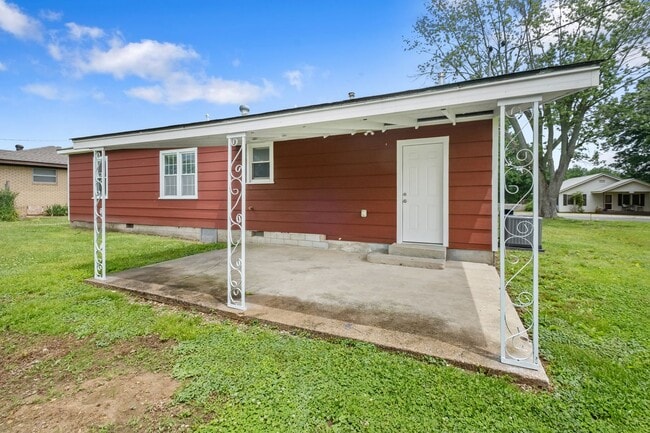 Building Photo - 3 Bed, 2 Bath Home Available in Gentry!