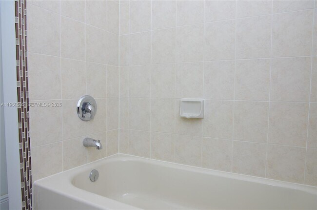 Building Photo - 2826 SE 16th Pl