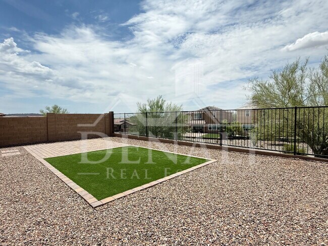 Building Photo - 12523 W Calle de Sol