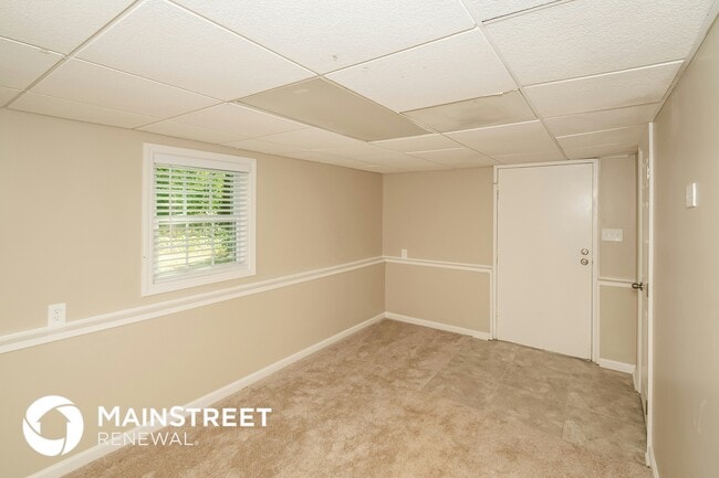 Building Photo - 6111 Elm Ave