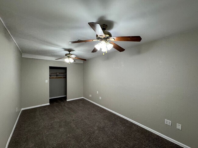 Building Photo - Charming 4 Bedroom, 1 Bathroom Home in Orange City!!