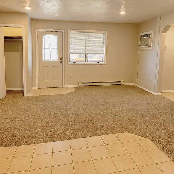 Building Photo - 471 Paxon St