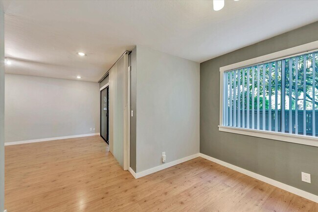 Building Photo - Hidden Gem at Saratoga Creekside – End Uni...