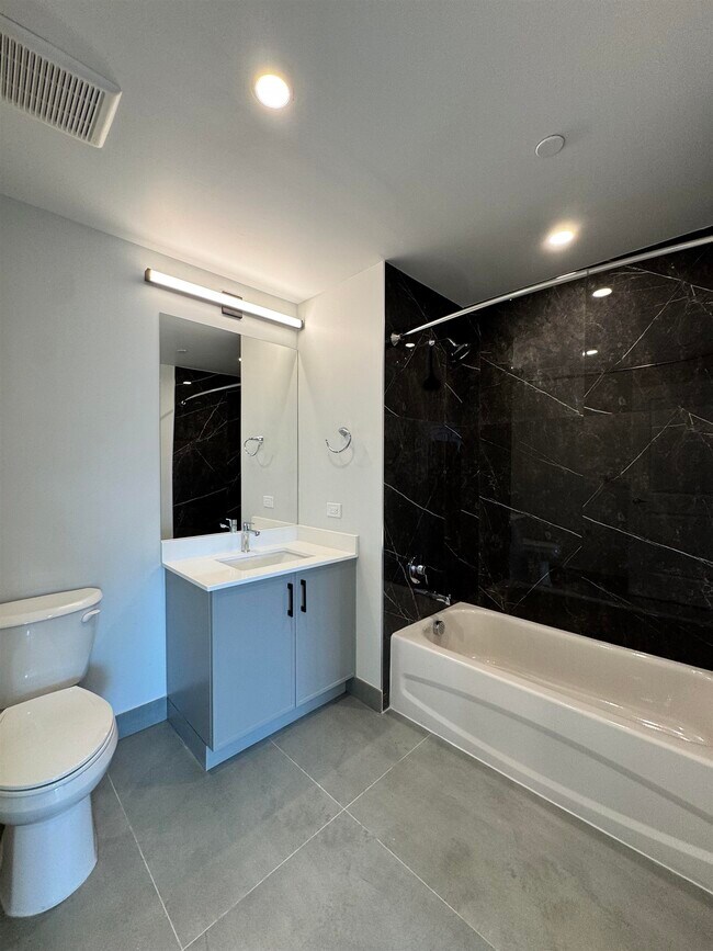 Building Photo - 40 Center St