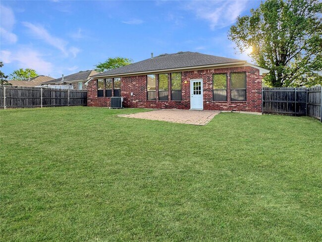 Building Photo - 14021 Harvest Cir