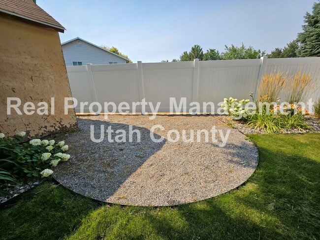 Building Photo - Large Orem Home