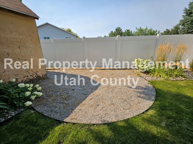 Building Photo - Qualify With 2.5x Rent in Income. Plus Hal...