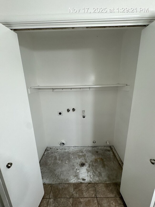 Building Photo - 2968