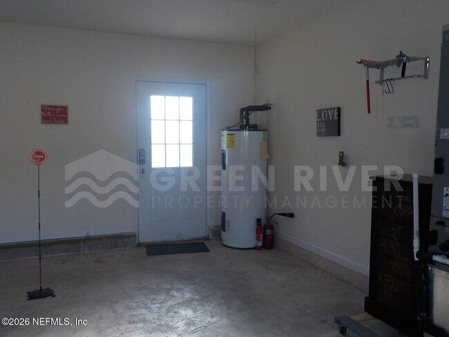 Building Photo - 1761 Oak Grove Dr S