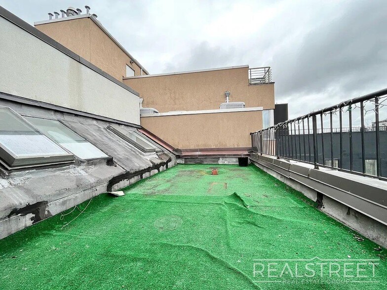 Building Photo - Melrose Street