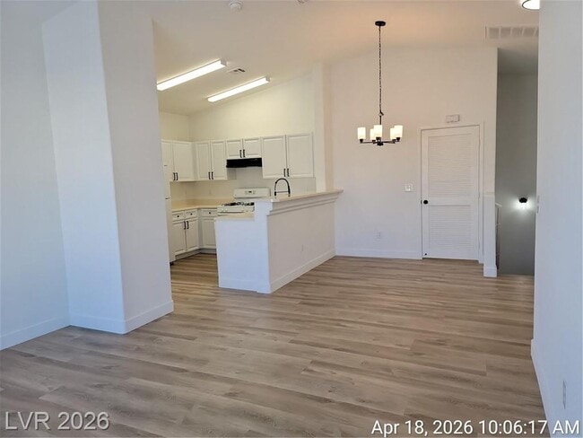 Building Photo - FANTASTIC SOUTHWEST TOWNHOME IN A GATED COMMUNITY!
