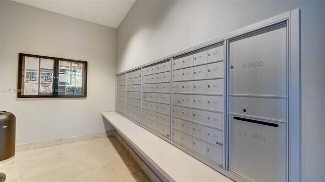 Building Photo - 6515 Collins Ave
