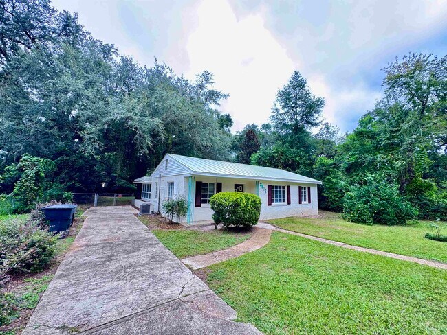 Building Photo - 3916 Cates Ave
