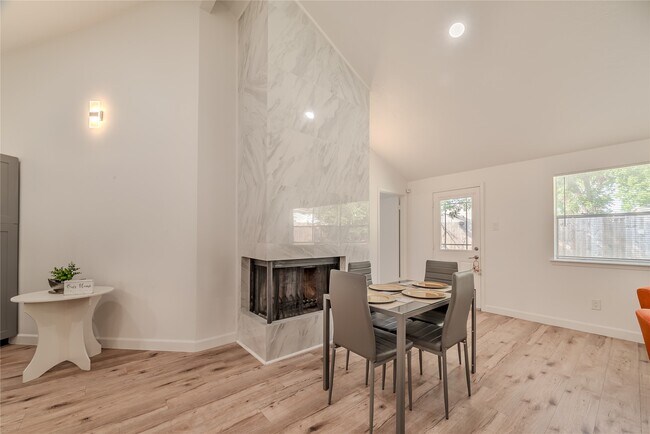 Building Photo - 2423 Woven Wood Ln