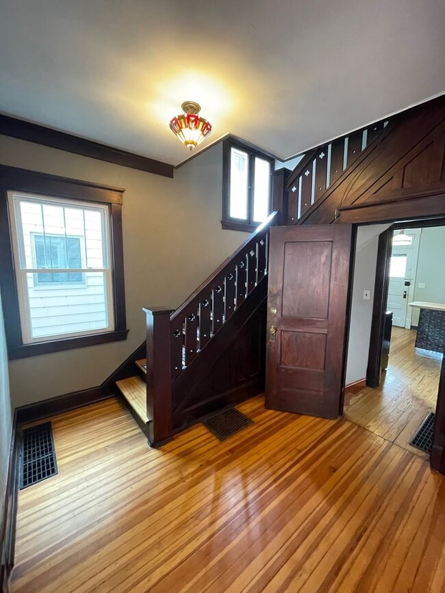 Building Photo - Unique House in Historic Neighborhood!