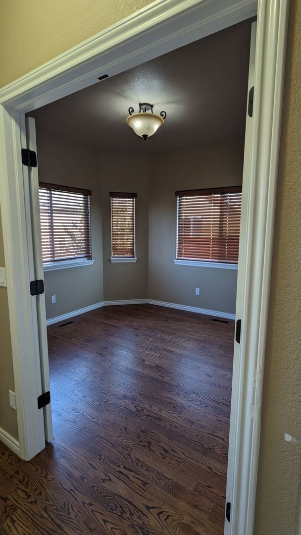 Building Photo - PATIO HOME - RANCH WITH FINISHED BSMT