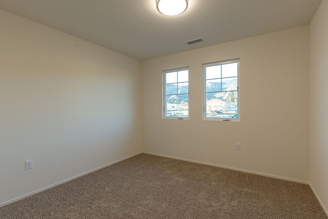 Building Photo - Loft Style of Living in Piru