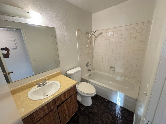 Building Photo - 625 N 12th St.