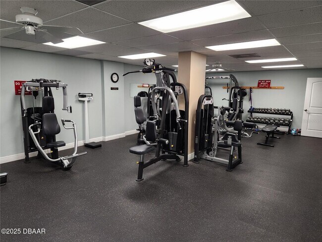 Building Photo - 935 N Halifax Ave