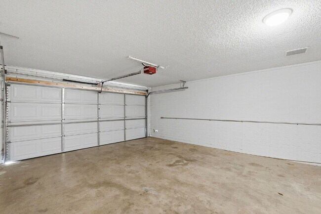 Building Photo - 1056 S Lazona Dr