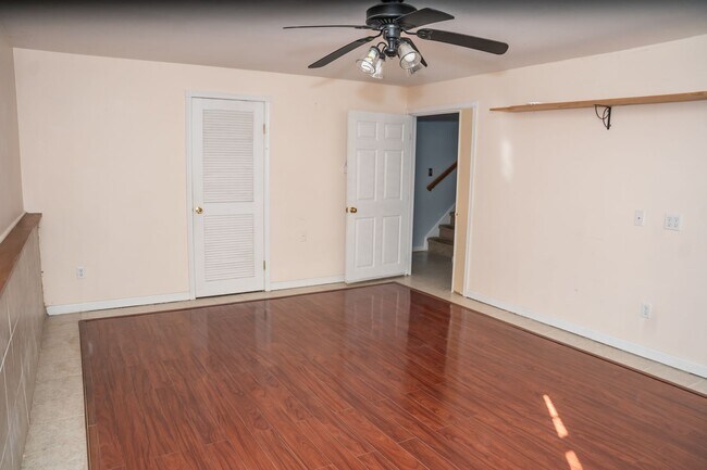Building Photo - 1643 Colonial Manor Dr