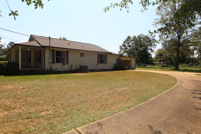 Building Photo - Molino 2/1 Cottage with Hardwood Floors, Sunroom & Carport