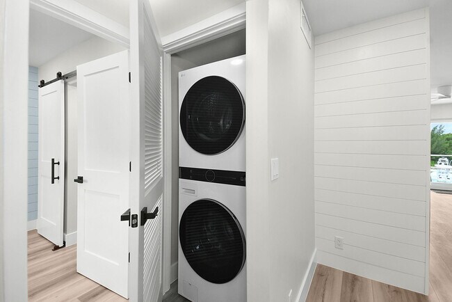 Building Photo - 200 N El Mar Dr