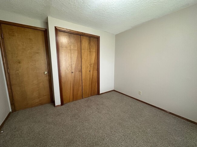 Building Photo - Updated Three Bedroom Home in North Salem
