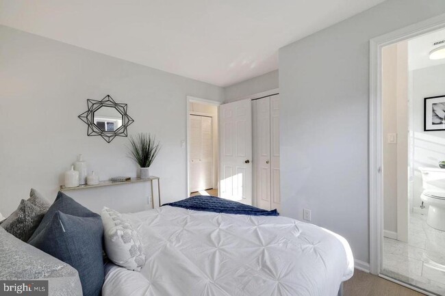 Building Photo - 4940 Bradley Blvd