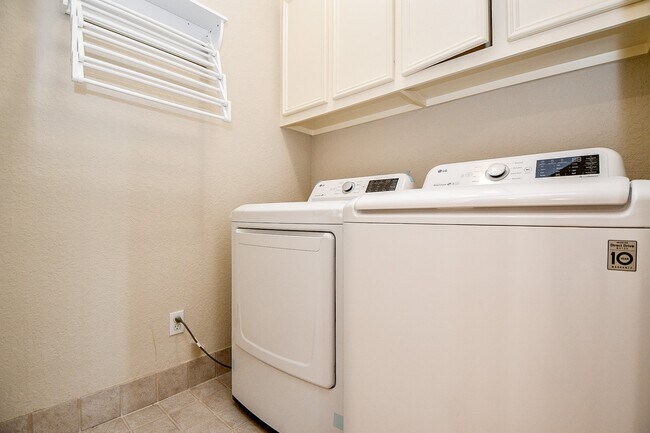 Building Photo - 2094 Brentwood Dr