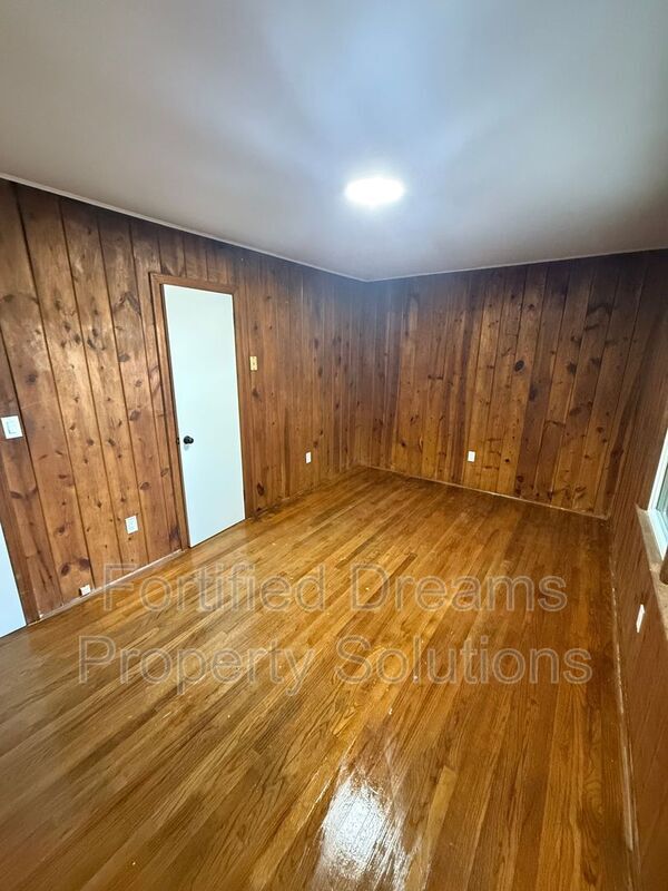 Building Photo - 908 Marsh St