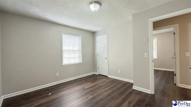 Building Photo - 1109 E Macree Terrace