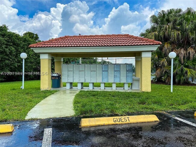 Building Photo - 13090 Vista Isles Dr