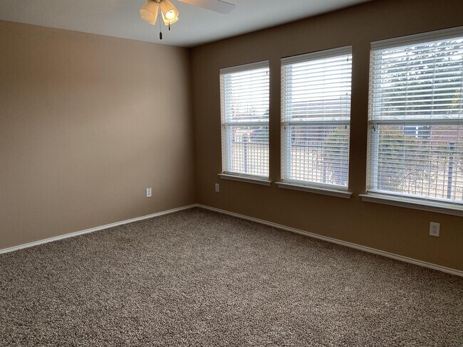 Building Photo - 249 Cascata Dr