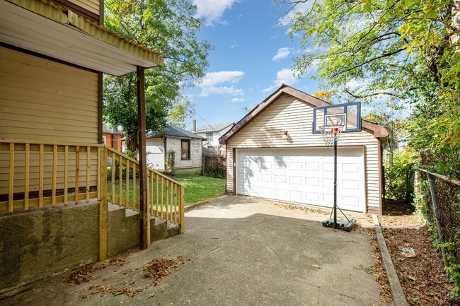 Building Photo - 2128 Crane Ave